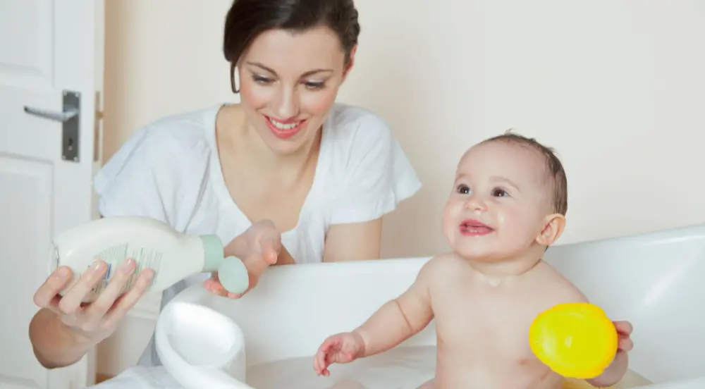 Baignoire pliable pour bébé : notre sélection et nos avis