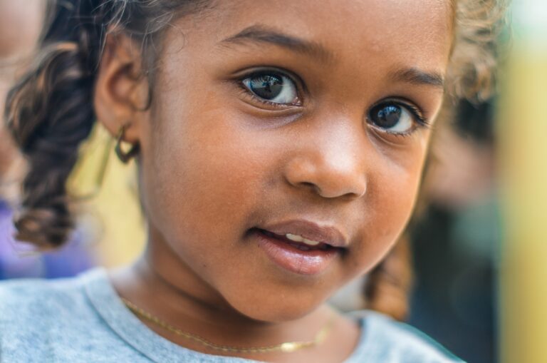 Quand percer les oreilles de ma fille?