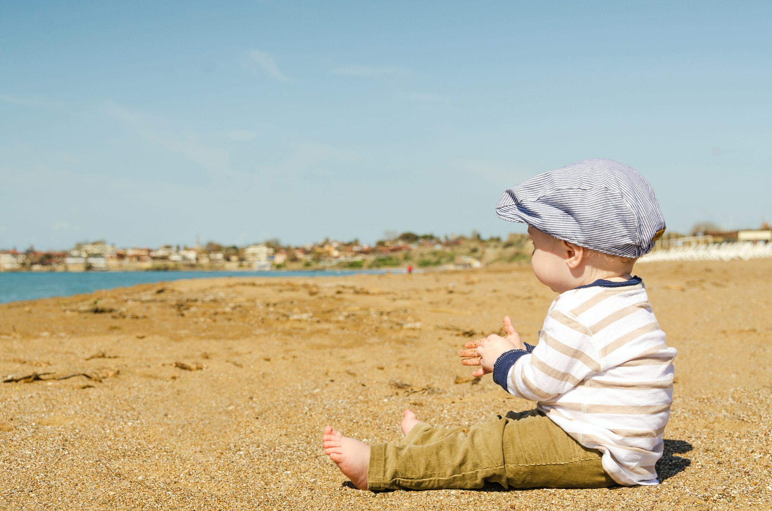 Quand commencer à acheter des vêtements pour bébé ?