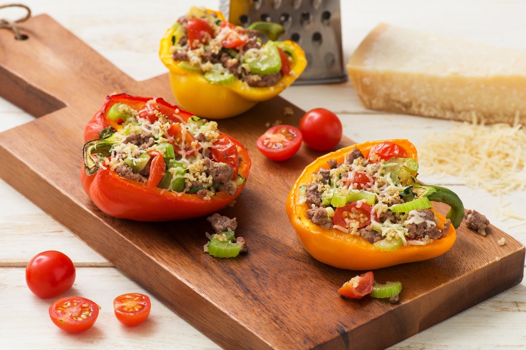 des poivrons farcis a la viande hachee et aux legumes un plat sain et colore