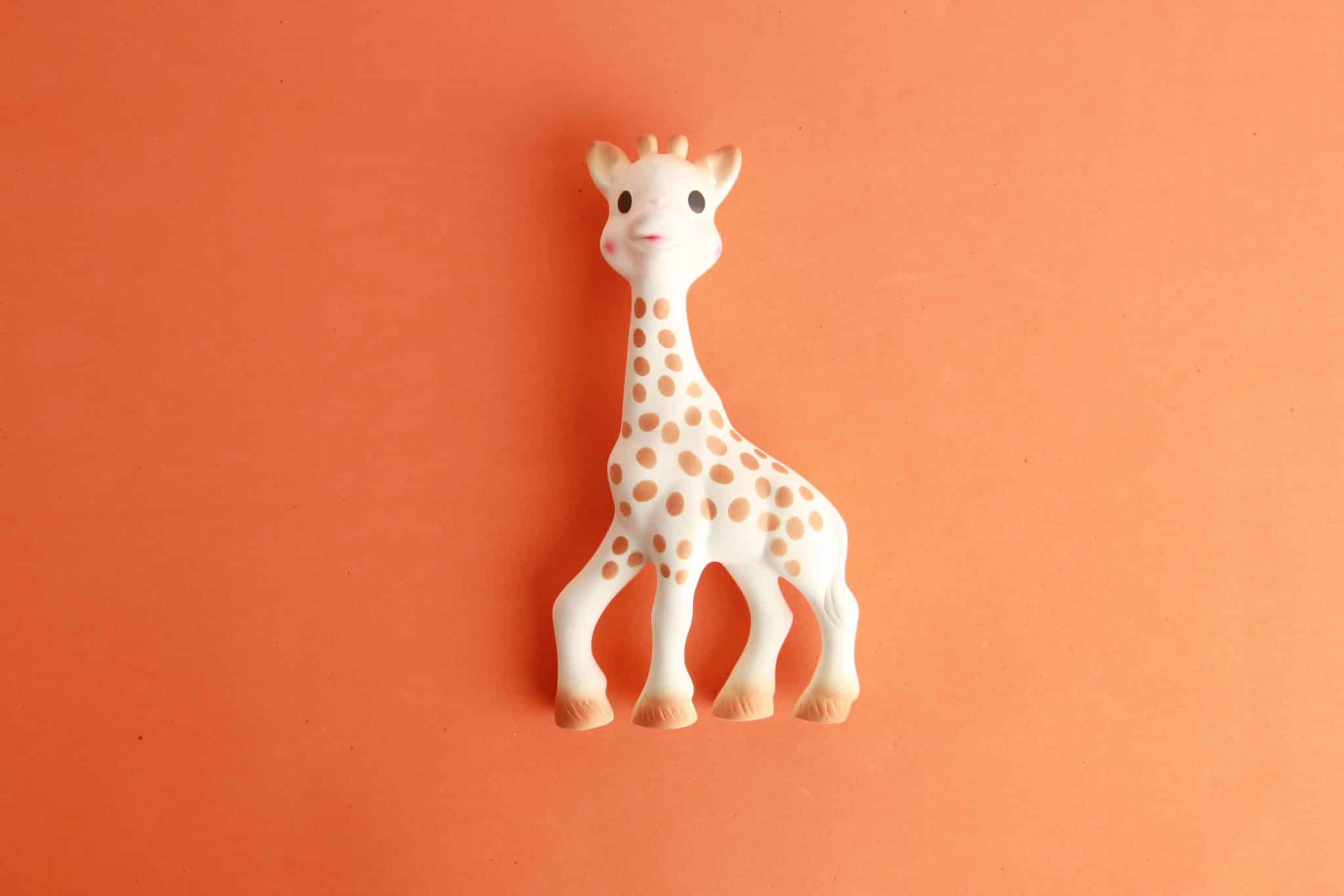 sophie la girafe quand un jouet emblematique devient polemique